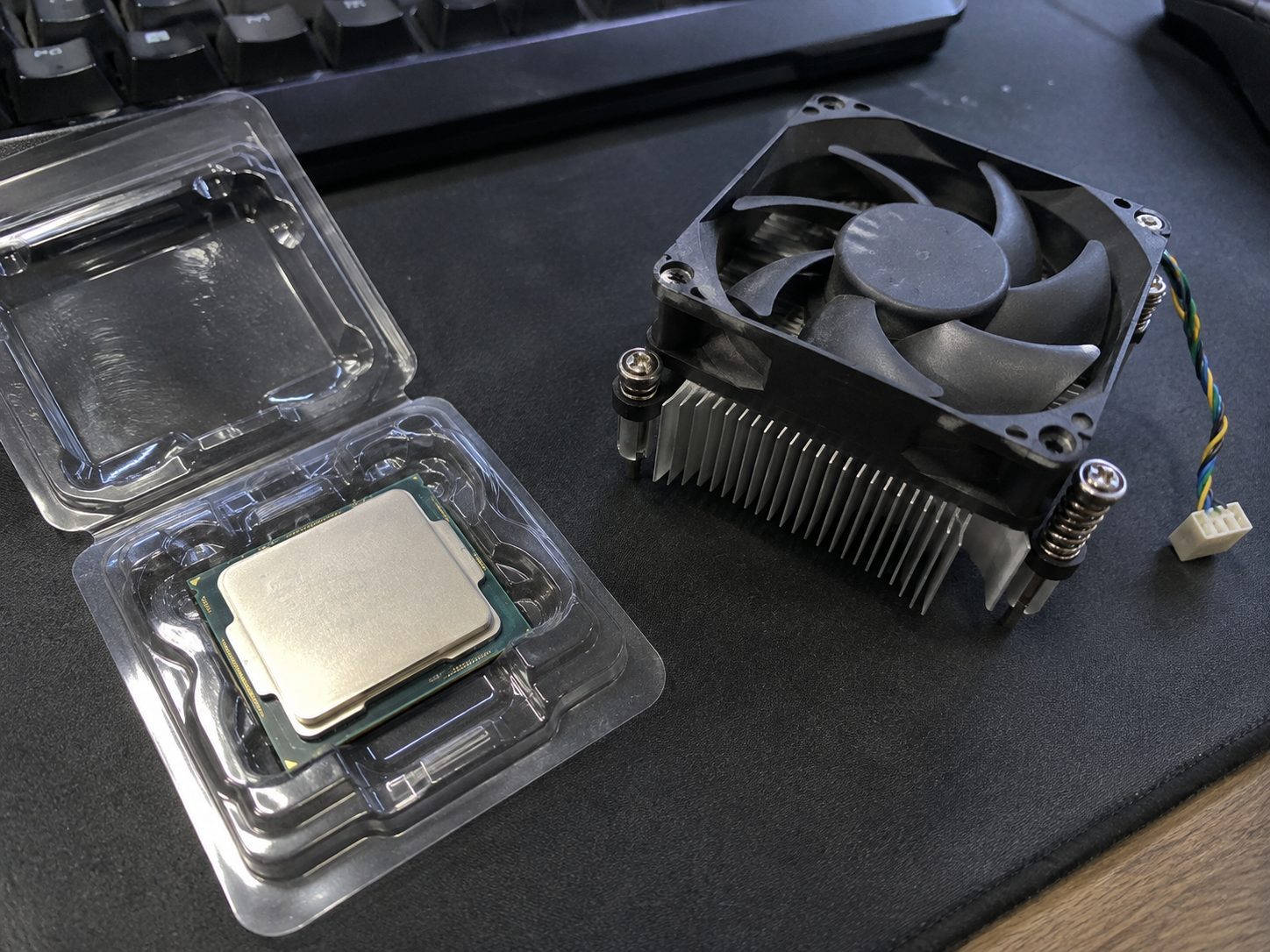 AMD Ryzen 5 5600X, hűtővel