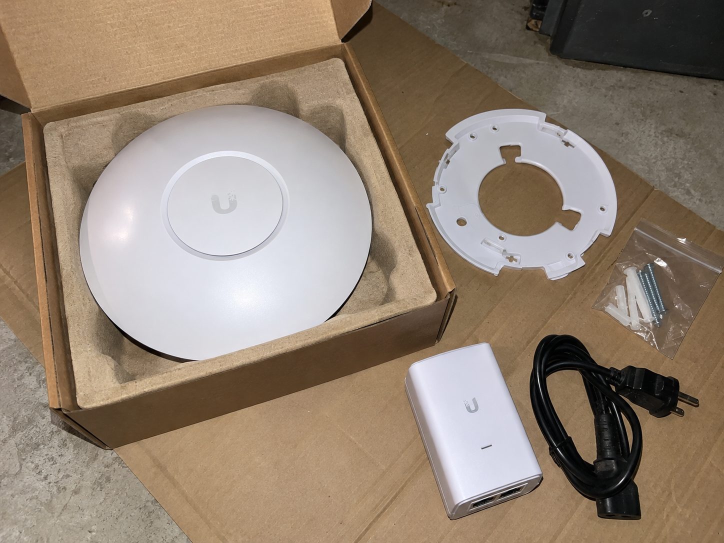 Ubiquiti UniFi U6 Lite mennyezeti AP