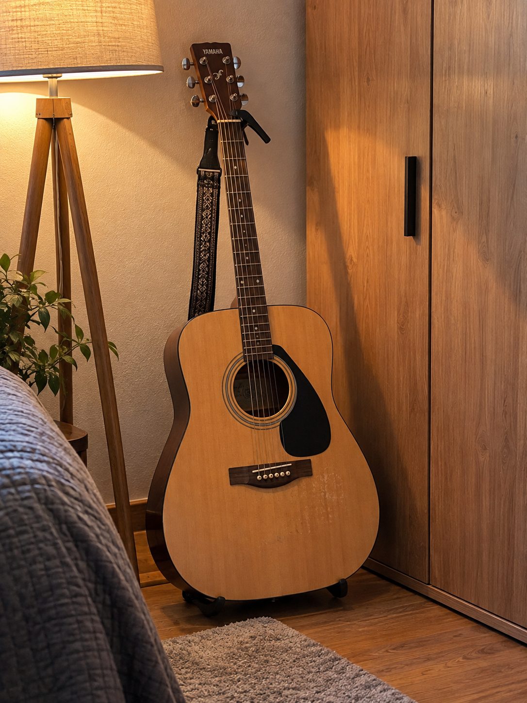Yamaha F310 akusztikus gitár