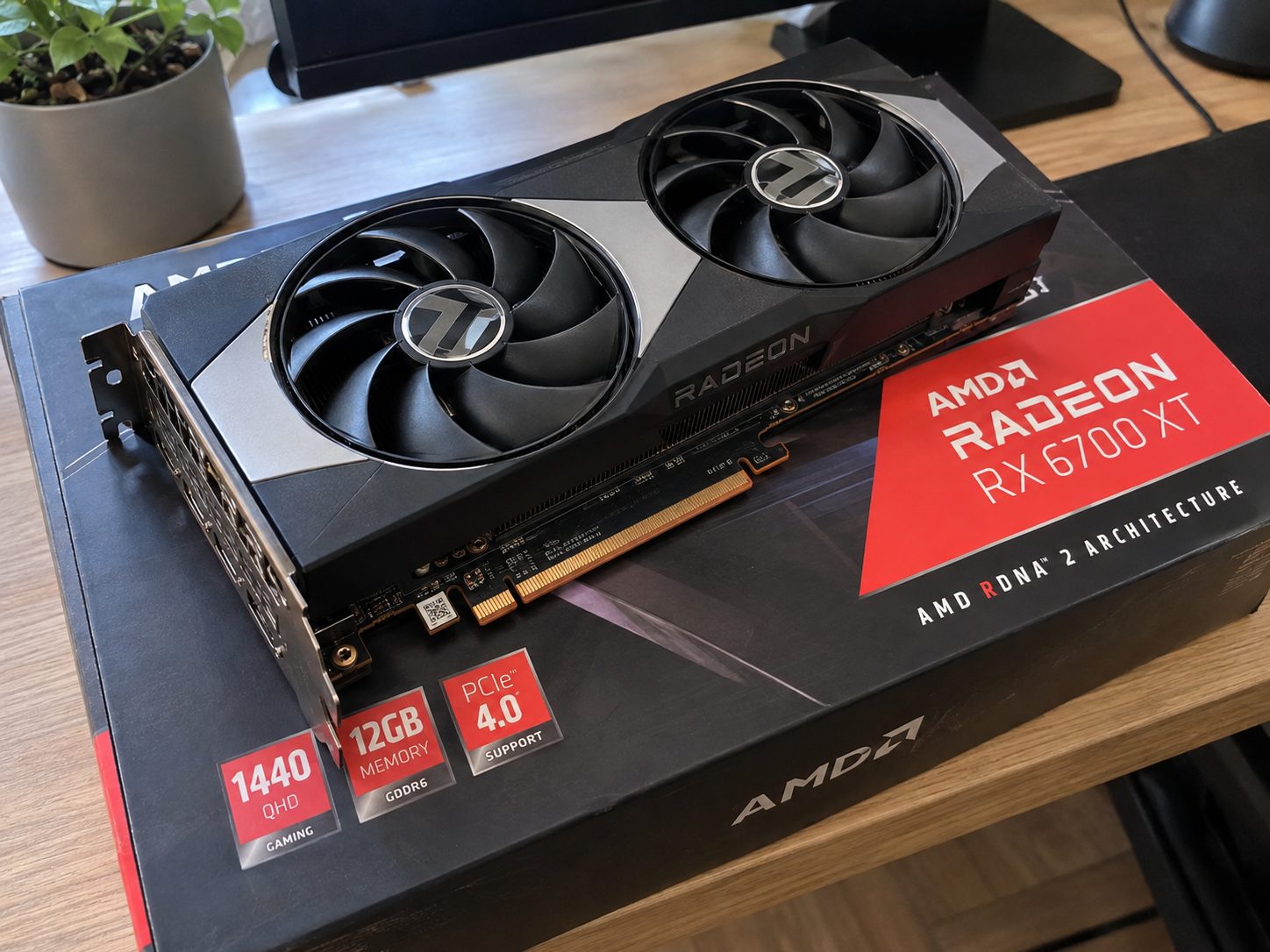 AMD Radeon RX 6700 XT 12GB